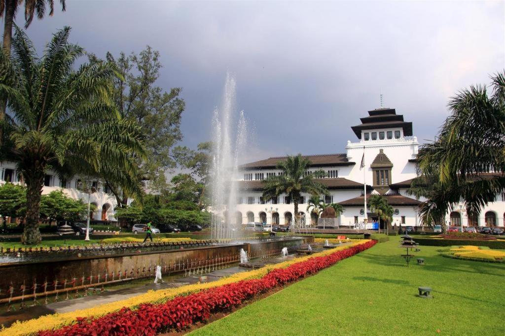 Oyo 92121 Mitra Dago Antapani Syariah Hotel Bandung Luaran gambar